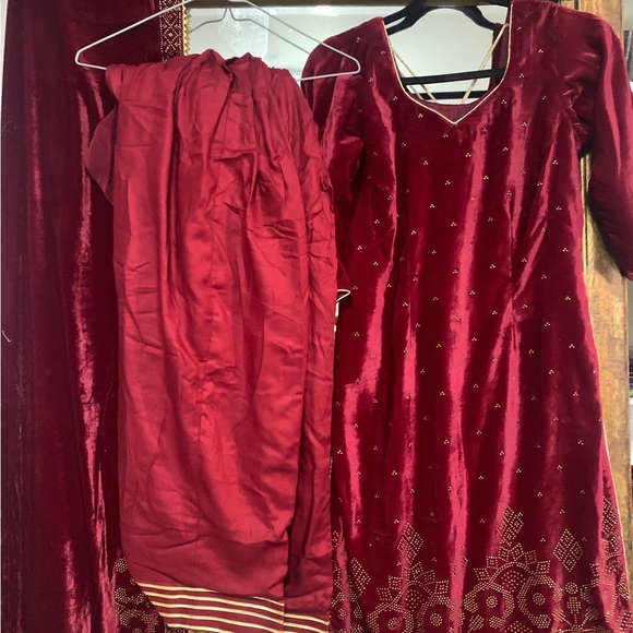 Valvet suits in small to Med sizes - Picture 11 of 16